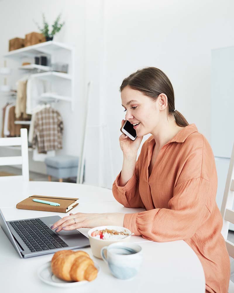 businesswoman-working-at-home-9FFK38F.jpg businesswoman-working-at-home-9FFK38F.jpg